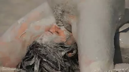 Большезадая безкоштовне порно дивитися милфа з татуюваннями жарко трахкає з хлопцем в свою соковиту кицьку