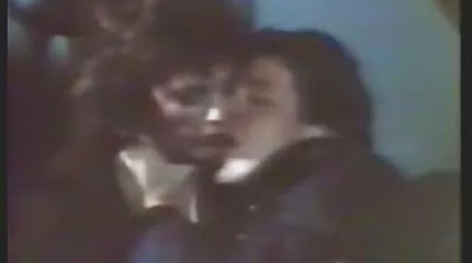 Дівчина з красивим тілом займається жорстким сексом на відкритому повітрі порно скачати безкоштовно