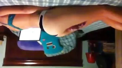 Мулатка з рожевим волоссям зраджує своєму хлопцеві безкоштовний порно сайт зі своїм коханцем